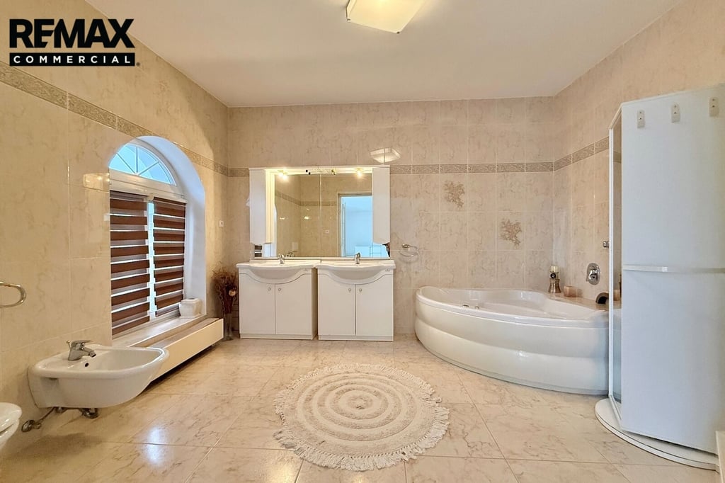 Prodej domu/vily, 355 m² — fotografie 32